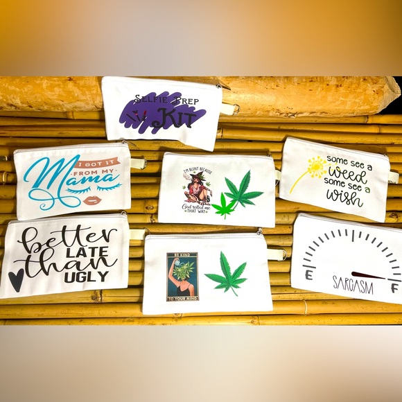 Small white canvas makeup bag with zipper and keychain ring. 💋 - Picture 2 of 3